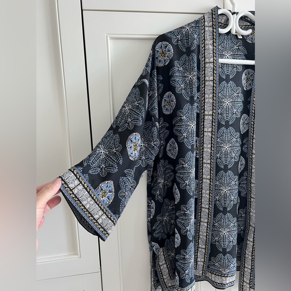 Max Studio Mandela design inspired open top. XL. Easy wear. Elegant and chic! - Picture 2 of 9